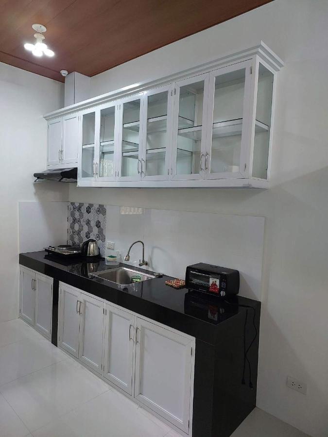 Flb Apartelle Los Banos 로스 바뇨스 외부 사진